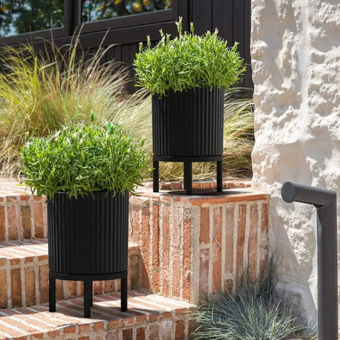 demi raised planter