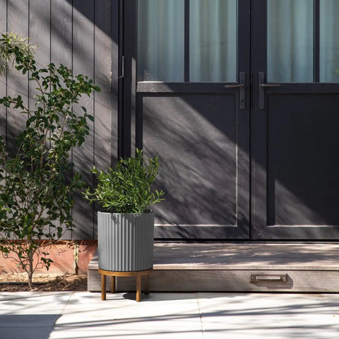 demi raised planter