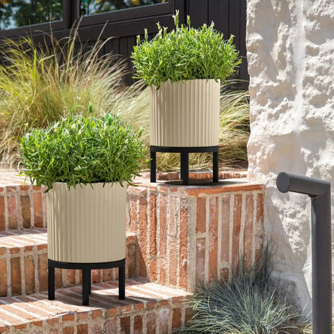 demi raised planter