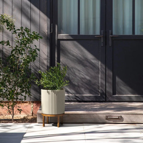 demi raised planter