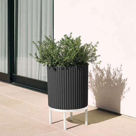 demi raised planter