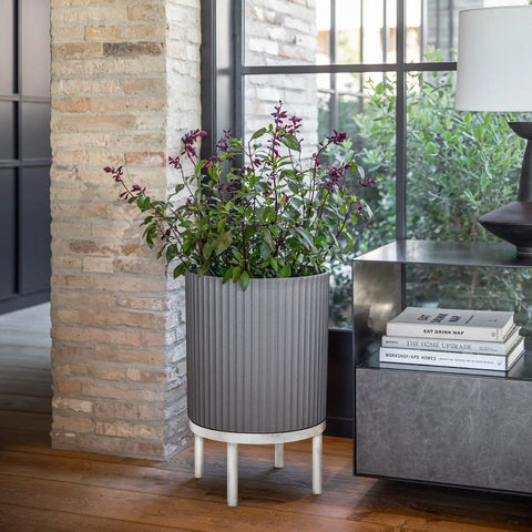 demi raised planter