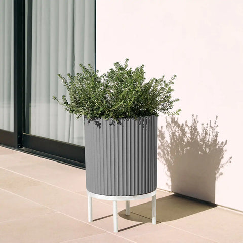 demi raised planter