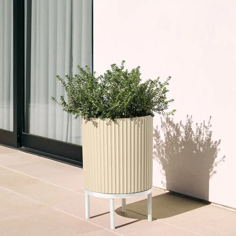 demi raised planter