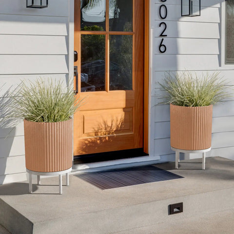 demi raised planter