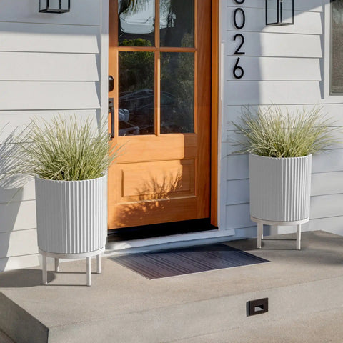 demi raised planter