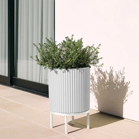 demi raised planter