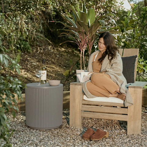 demi chill side table