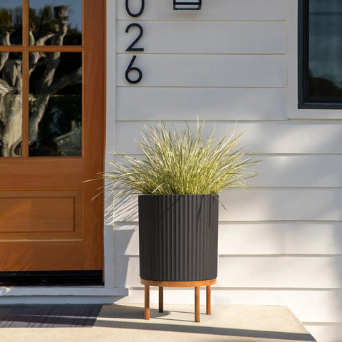 demi raised planter