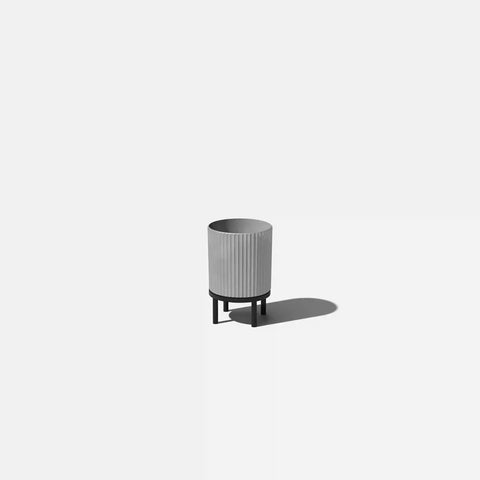 demi raised planter