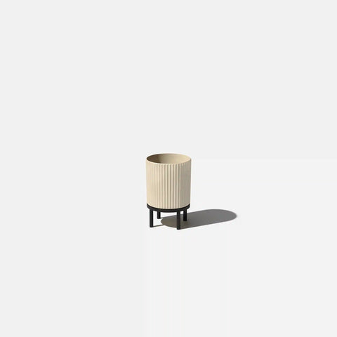 demi raised planter