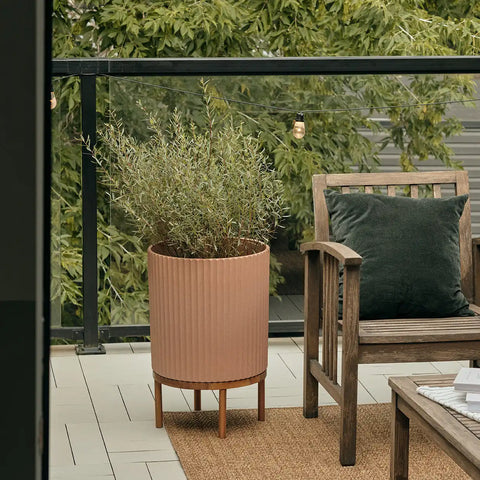 demi raised planter